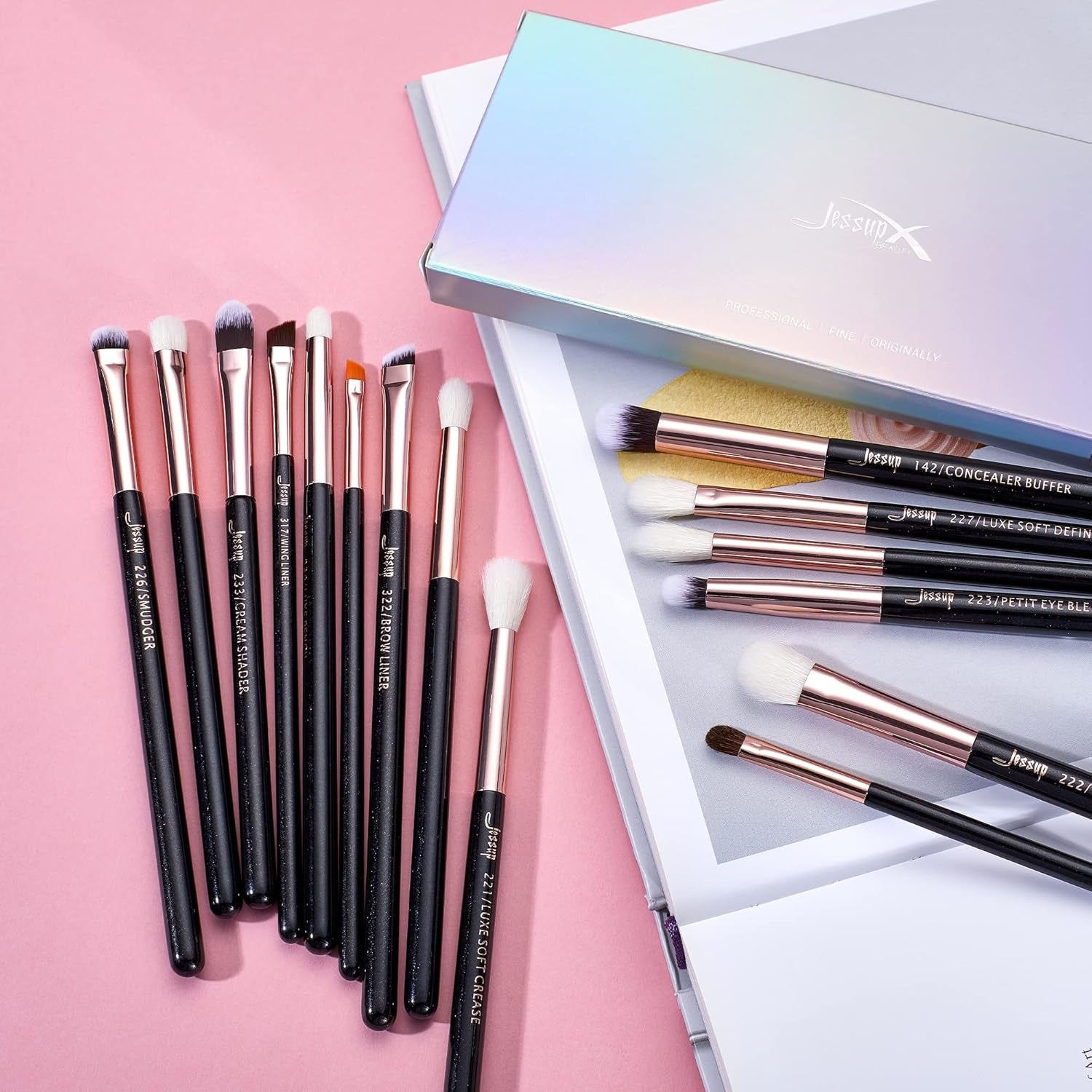 15-Piece Professional Makeup Brush Set with Wooden Handles and Natural-Synthetic Hair - Pearl Black/Rose Gold T157